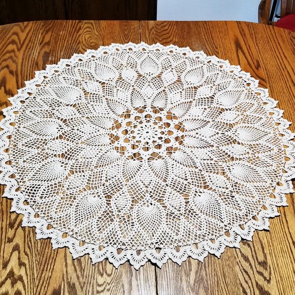 Hand Crafted Other - New Hand Crafted Diamond Puff & Pineapple 32 1/2" Natural Color Doily